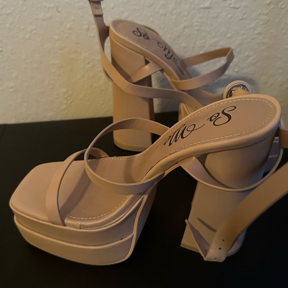 Nude chunky heels. - Picture 3 of 5